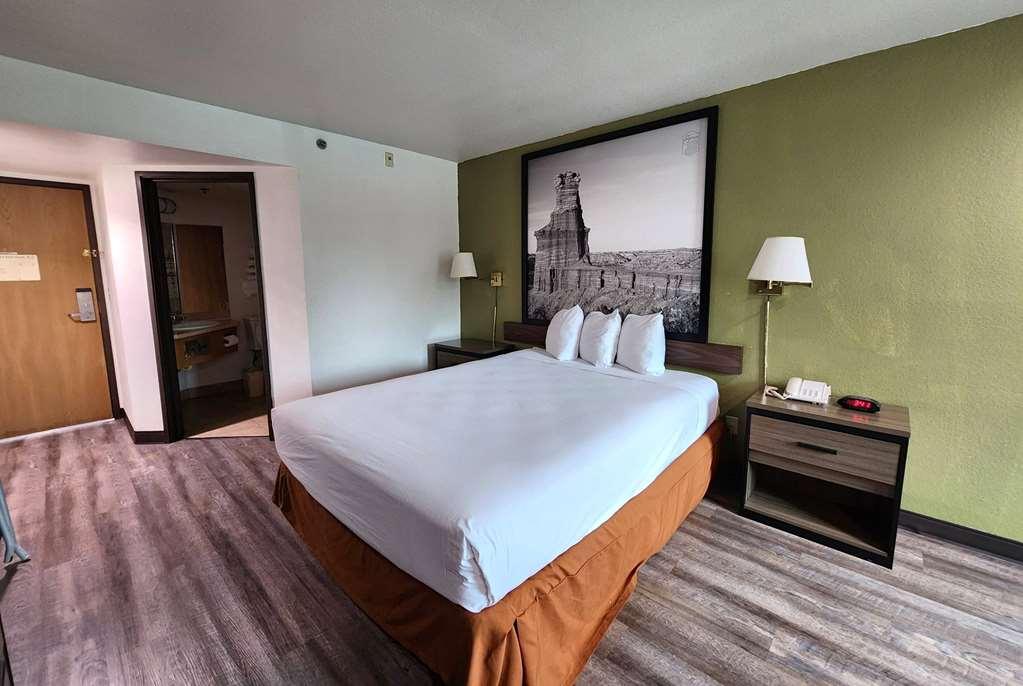 Super 8 By Wyndham Austin North/University Area Room photo