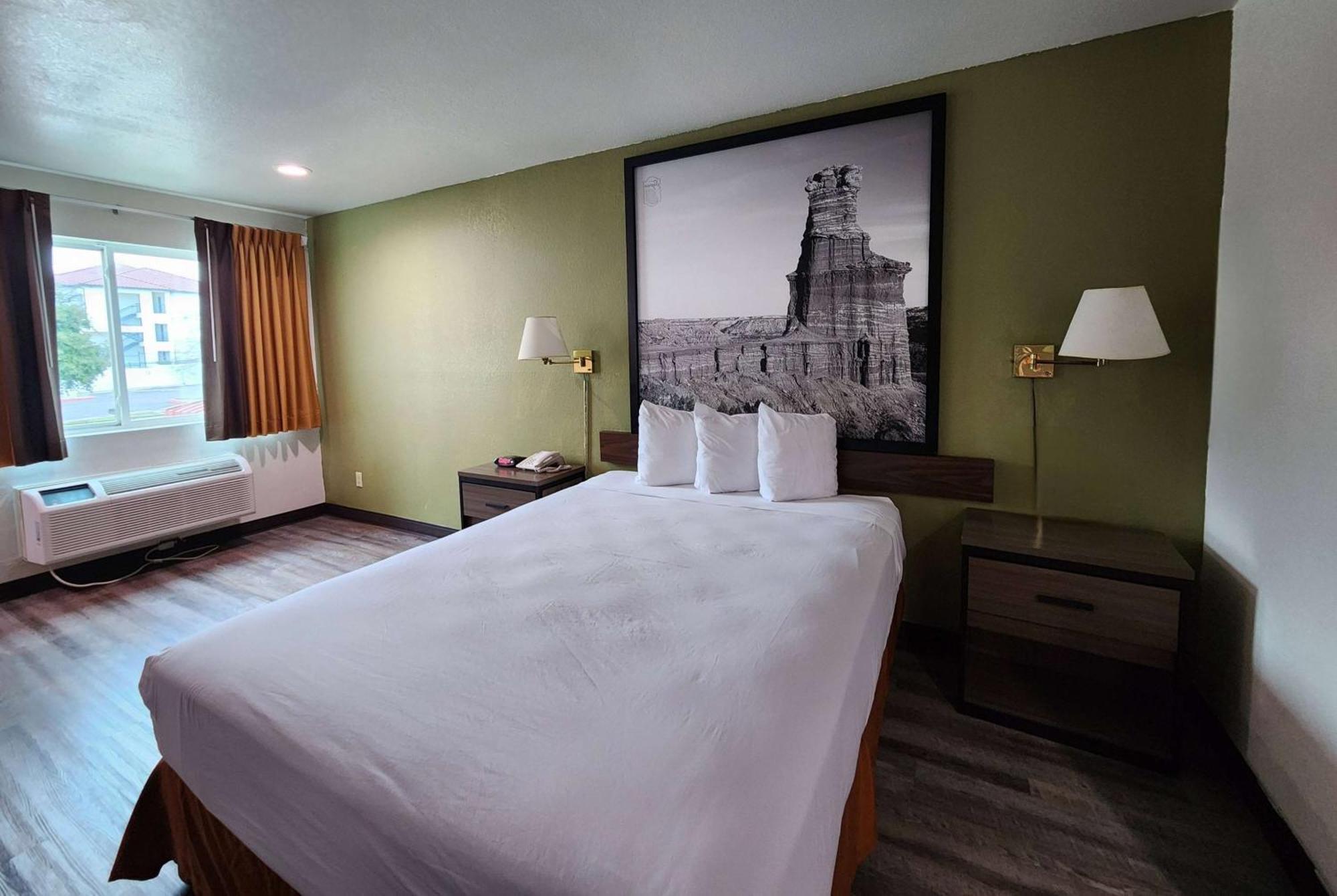 Super 8 By Wyndham Austin North/University Area Exterior photo