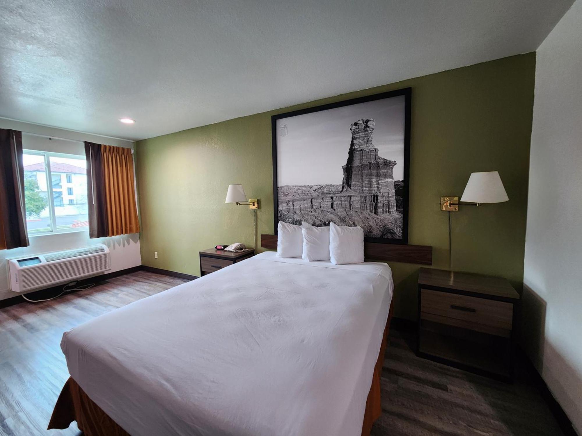 Super 8 By Wyndham Austin North/University Area Exterior photo