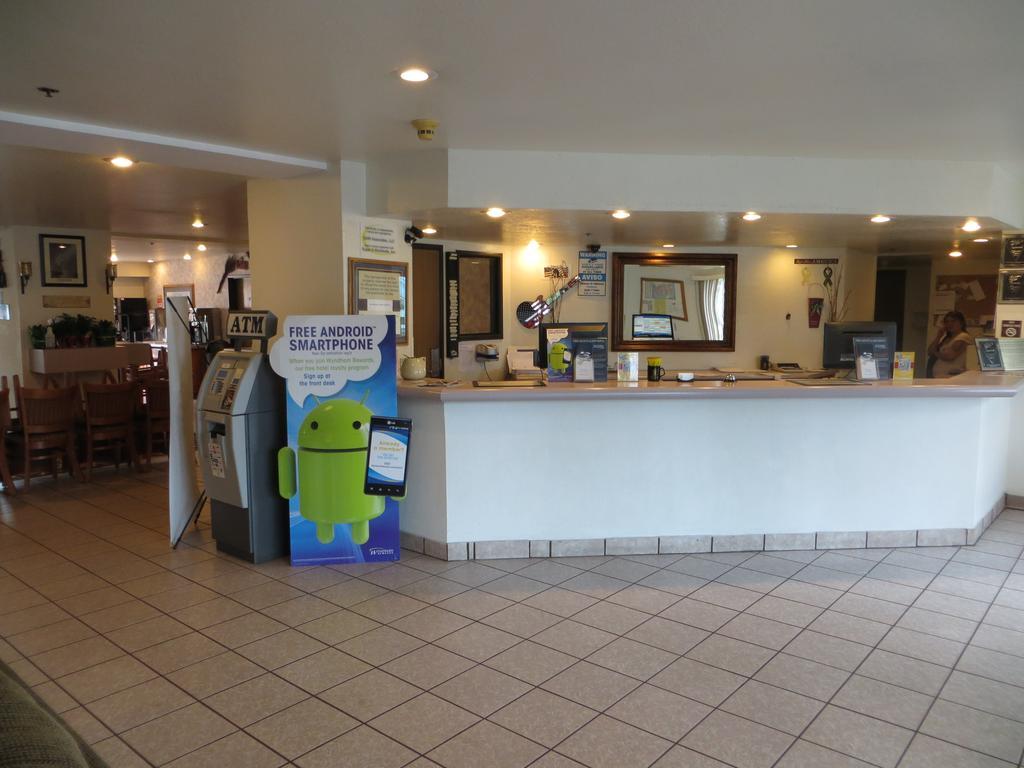 Super 8 By Wyndham Austin North/University Area Exterior photo